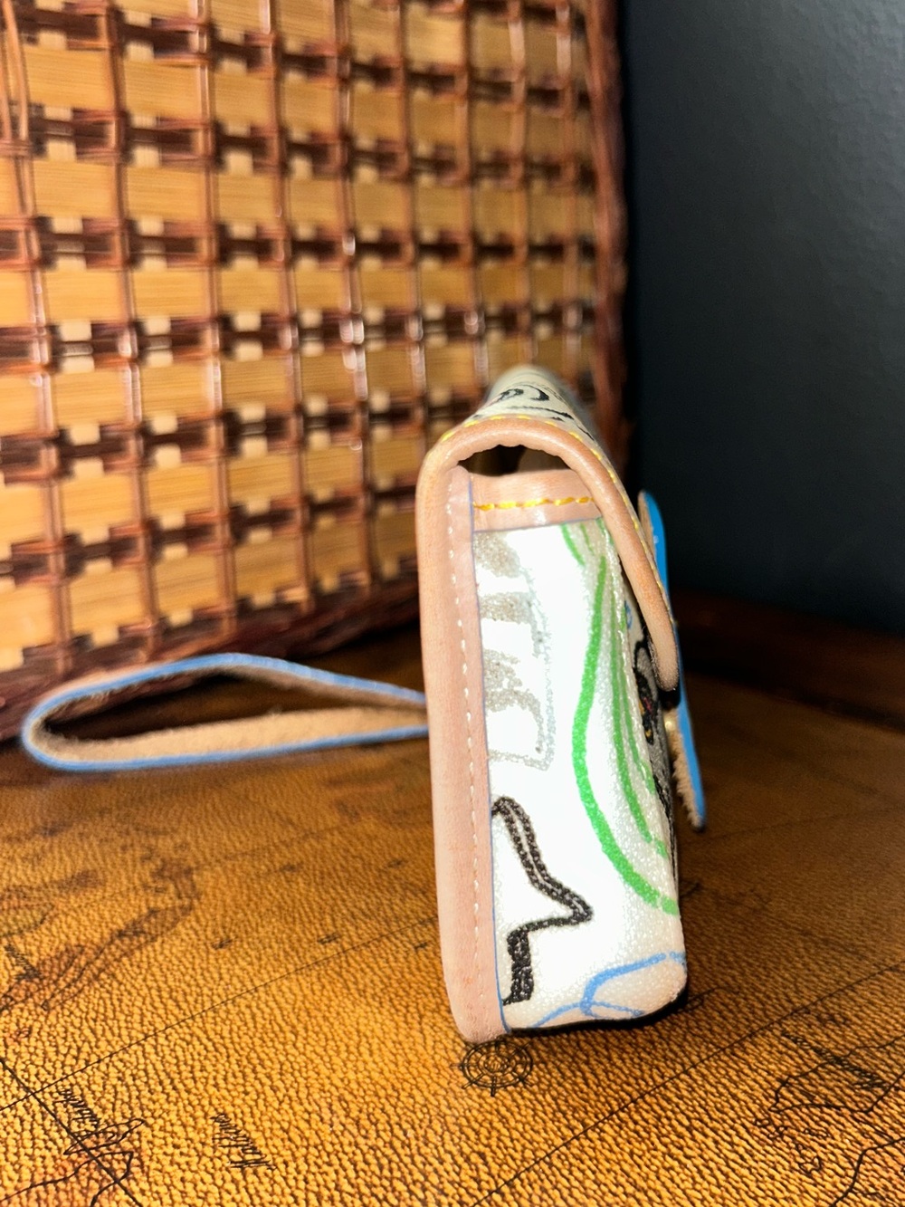Vintage Dooney & Bourke Rare Disney Sketch flap wristlet with Hangtag -EUC- - Picture 7 of 16